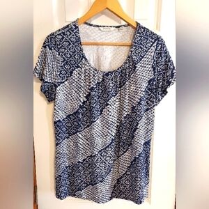 𝅺LIZ Claiborne crew neck Navy and white top shirt size Medium